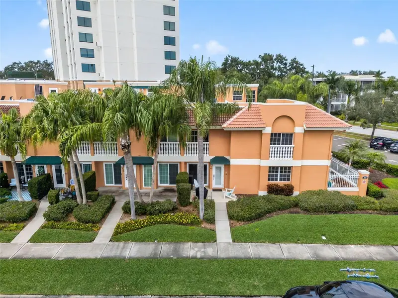 922 N Shore Dr Ne, FL