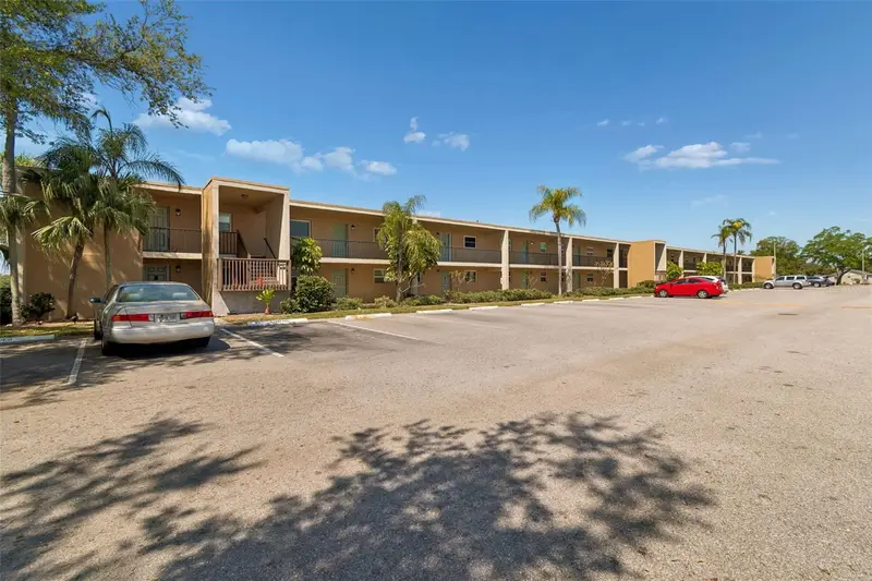 12300 Park Blvd #221, FL