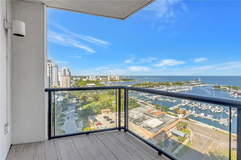 1 Beach Dr Se #1702, FL