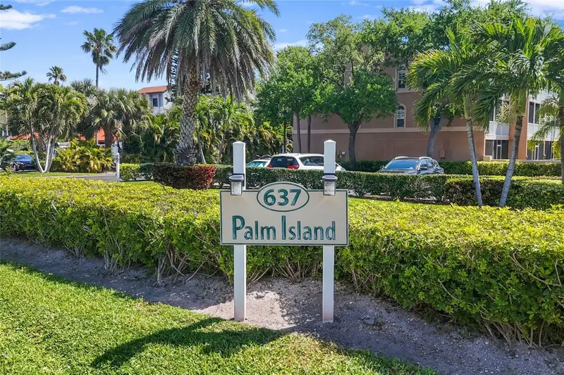 637 Pinellas Bayway S #301, FL