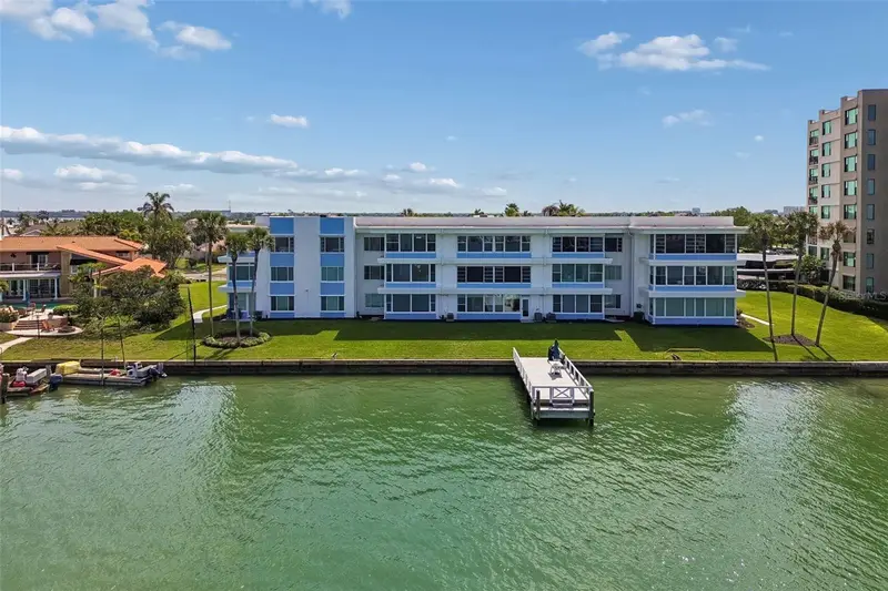 770 Island Way #N204, FL