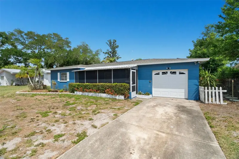 2027 E Valencia Way E, FL