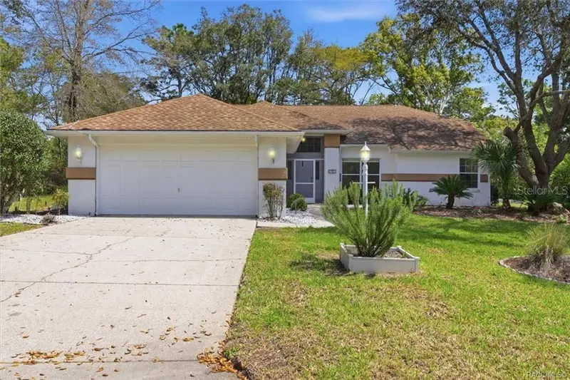 13 Bonnie Ct N, FL
