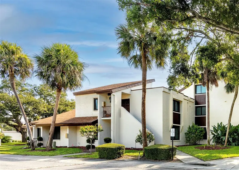 2207 Belleair Rd #B4, FL