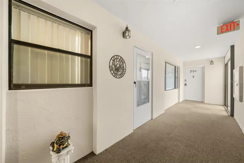 117 Country Club Dr #202, FL