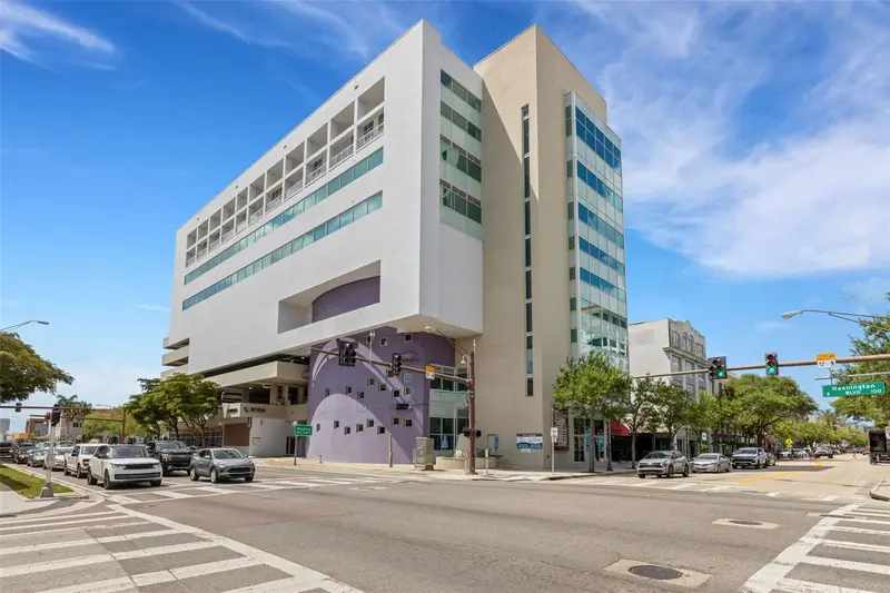 1990 Main St #4, FL