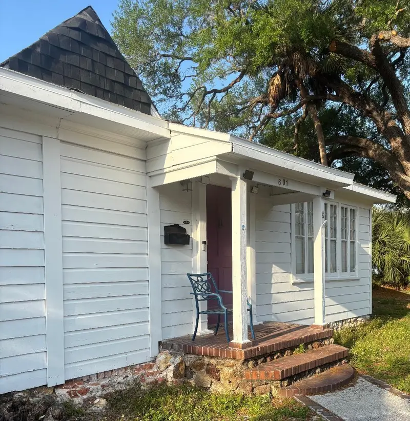 2601 W Cleveland St, FL