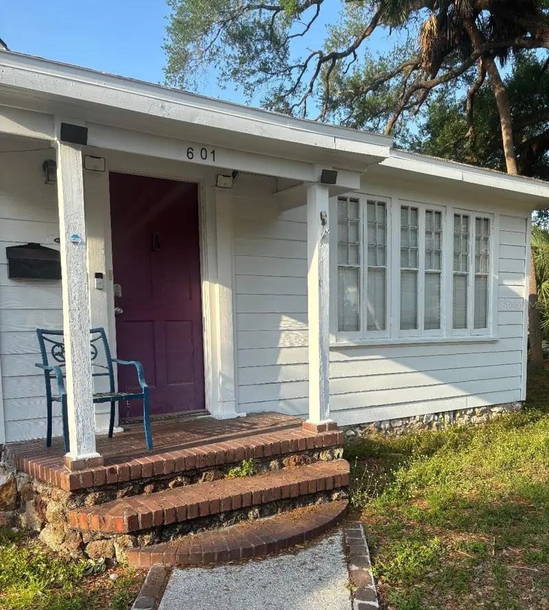 2601 W Cleveland St, FL