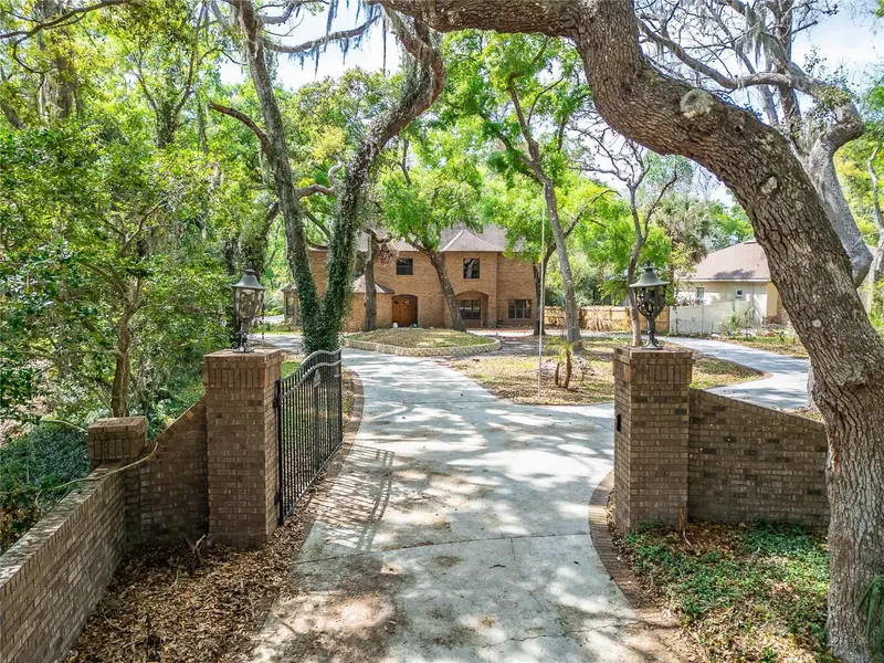902 River Rapids Ave, FL