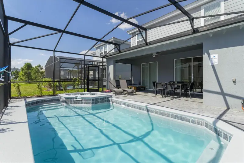 7256 Oakmoss Loop, FL