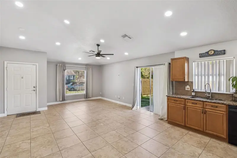 219 E 15th St, FL