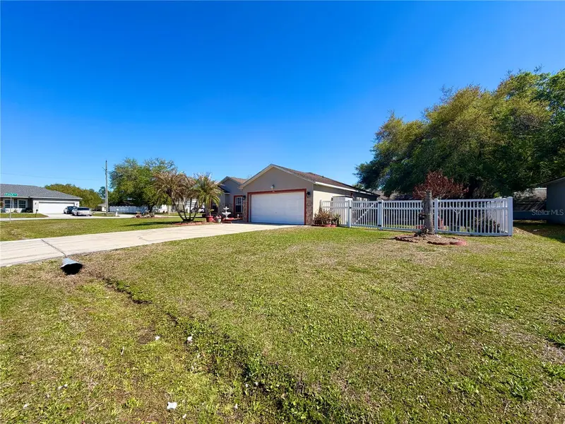 530 Finch Ln, FL