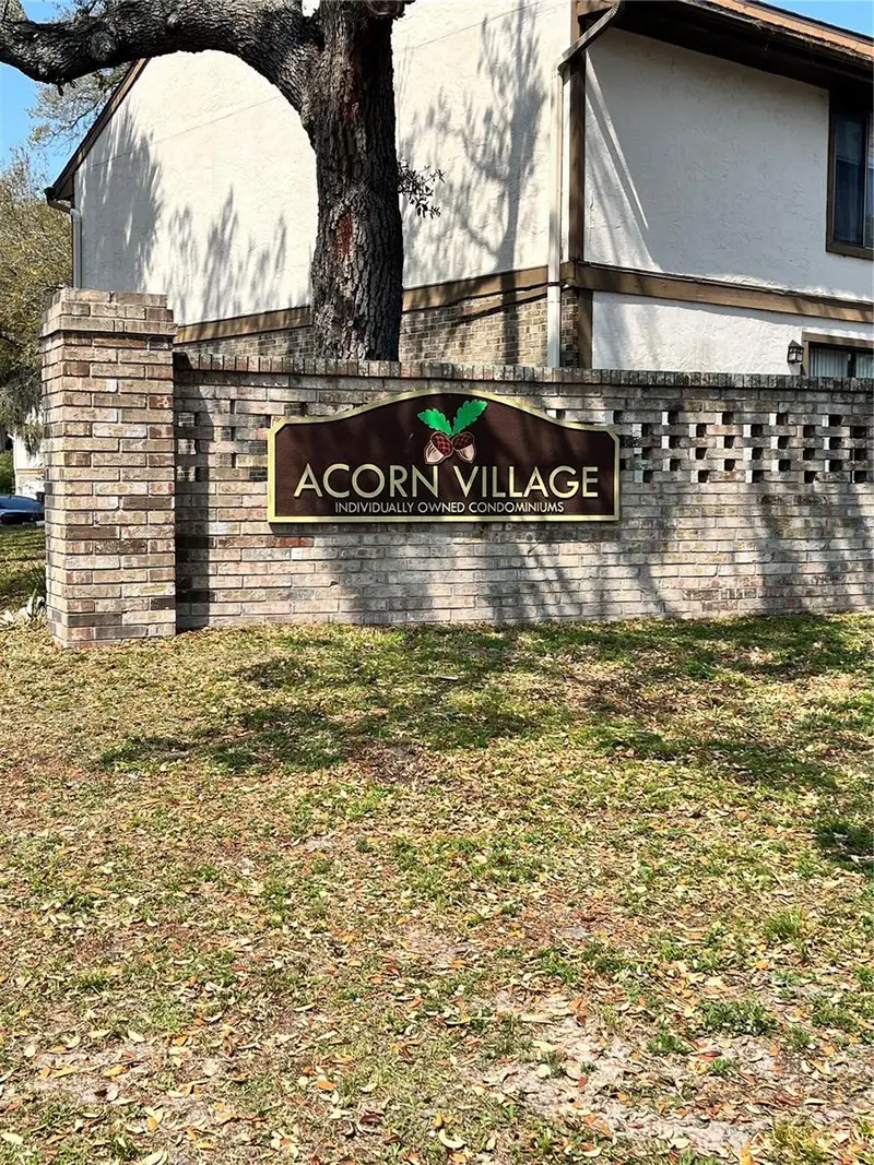 4918 Silver Oaks Vlg #F, FL