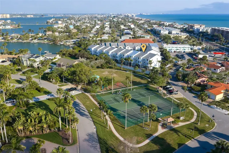 103 Shoals Cir, FL