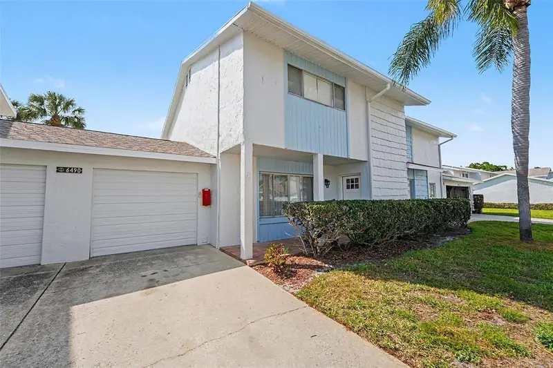 6490 Cape Hatteras Way Ne #4, FL