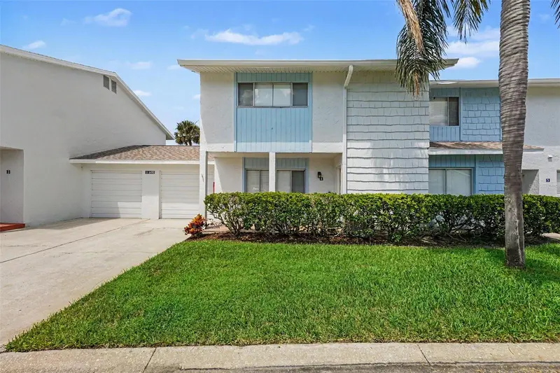 6490 Cape Hatteras Way Ne #4, FL