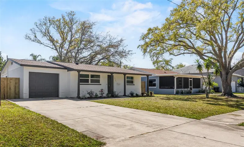 8201 Riverside Dr Ne, FL