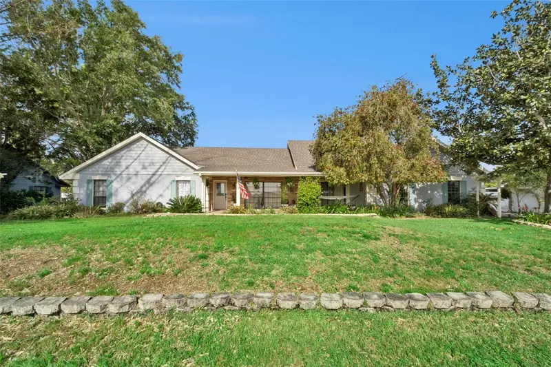 2002 Fairway Dr, FL