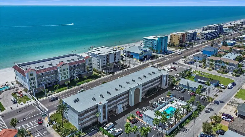 14001 Gulf Blvd #207, FL