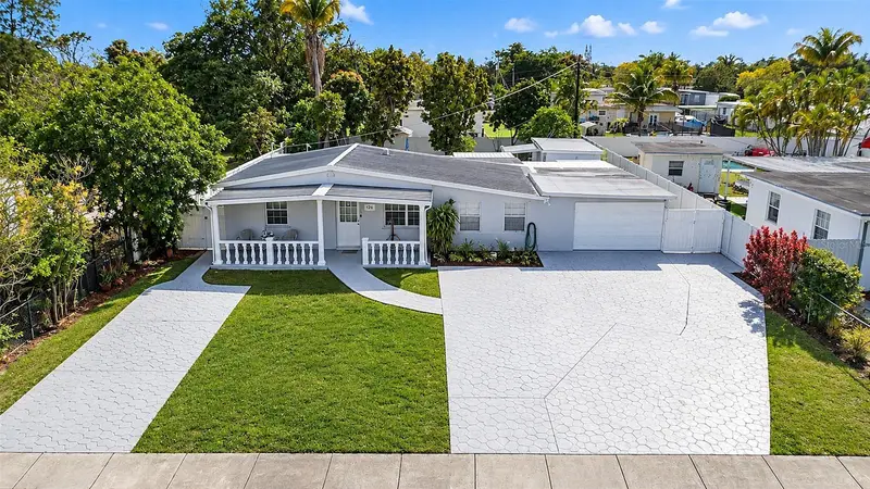 126 Miami Gardens Rd, FL