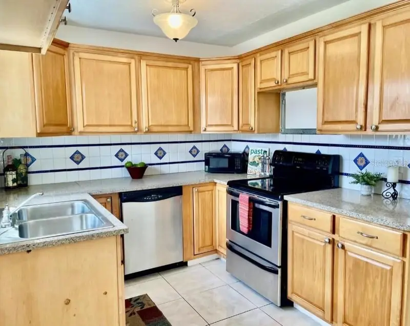 714 West Ct, FL