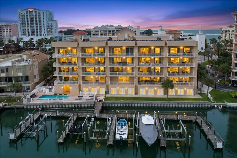 600 Bayway Blvd #304, FL