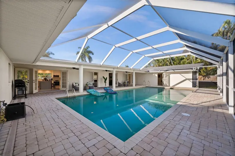 625 W Olympia Ave, FL