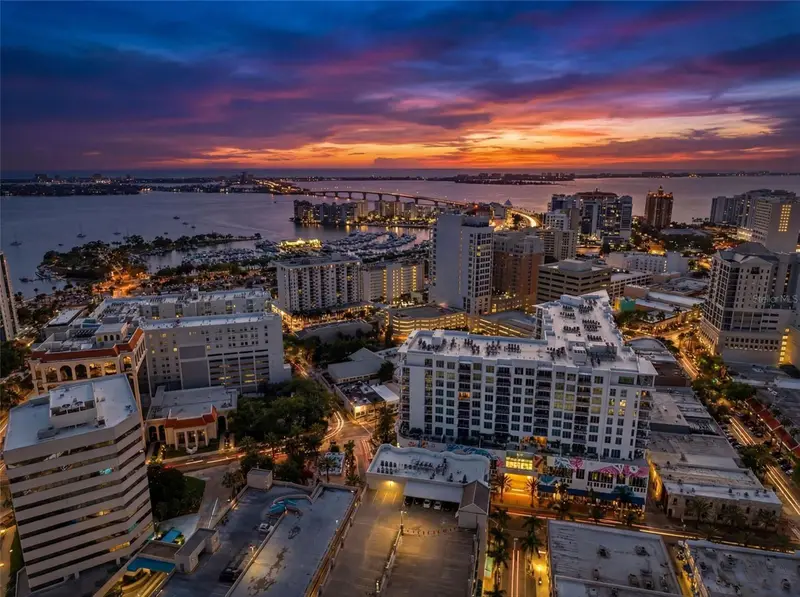 111 S Pineapple Ave #806, FL