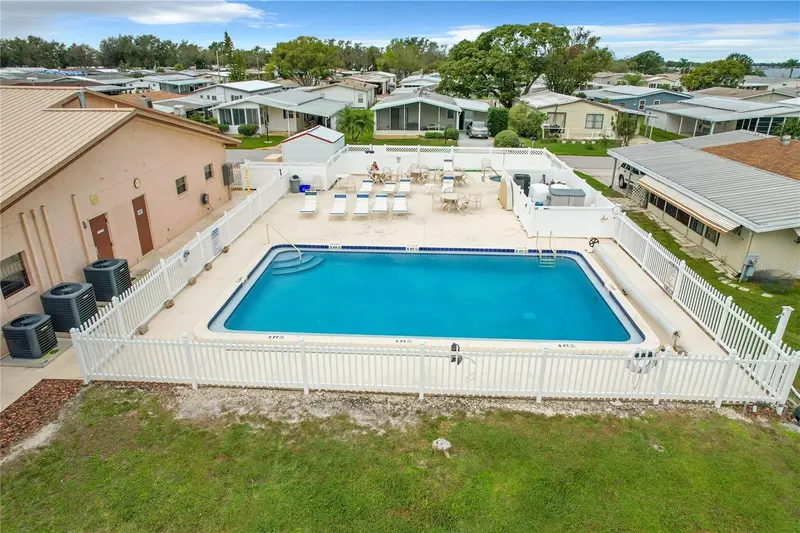 6775 Brentwood Dr Ne, FL