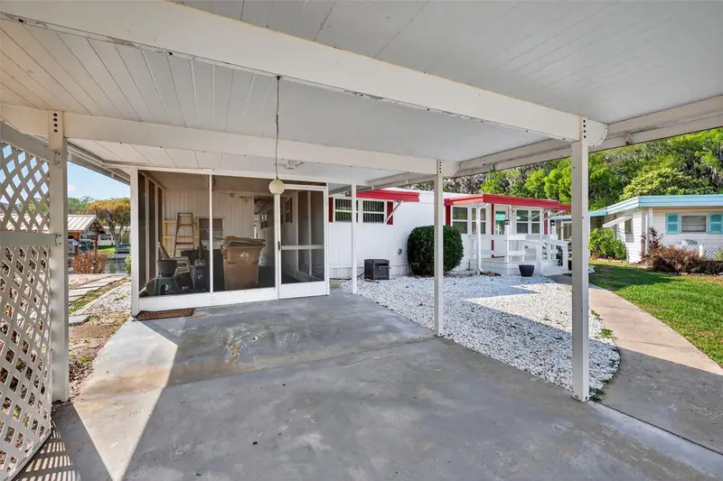 31701 Kelly Cir, FL