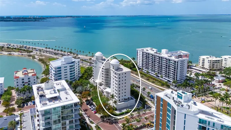 128 Golden Gate Pt #901/1001, FL