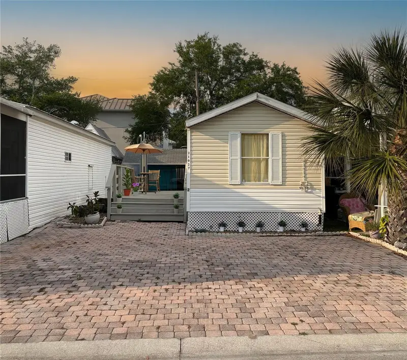 21027 Lazy Days Cir, FL