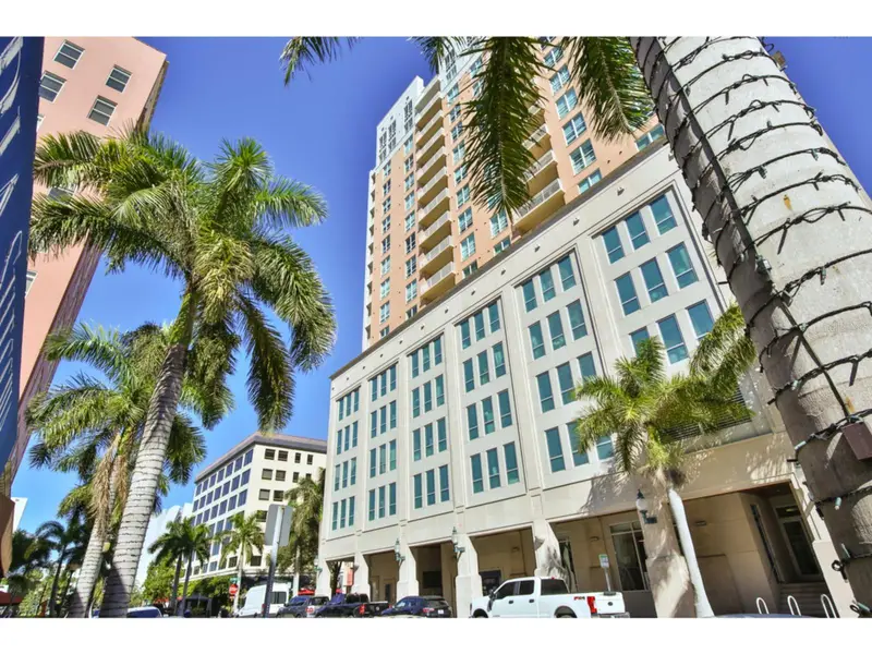 1350 Main St #204, FL