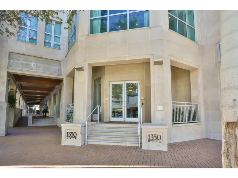 1350 Main St #204, FL
