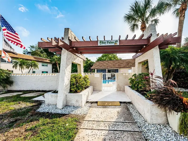 2750 E Bay Dr #10e, FL