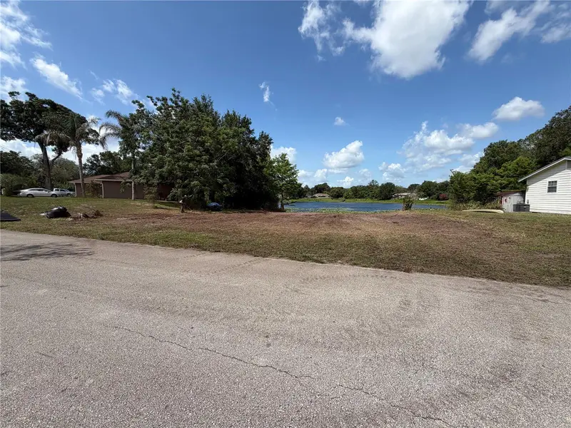 257 Lake Ln, FL