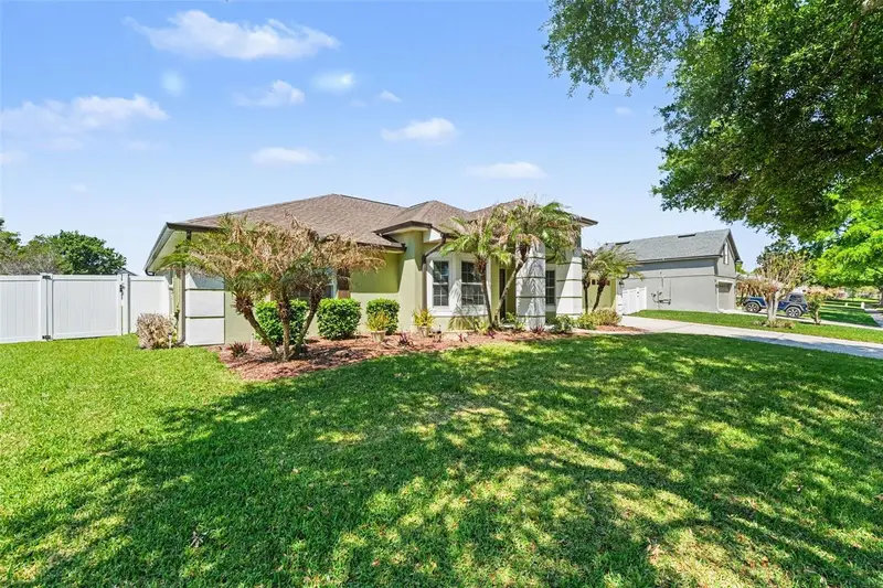 122 Costa Loop, FL
