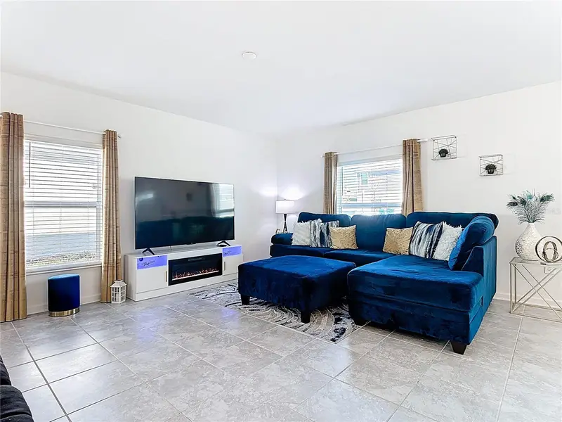 629 Sand Pine Ln, FL