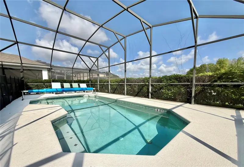 2136 Victoria Dr, FL