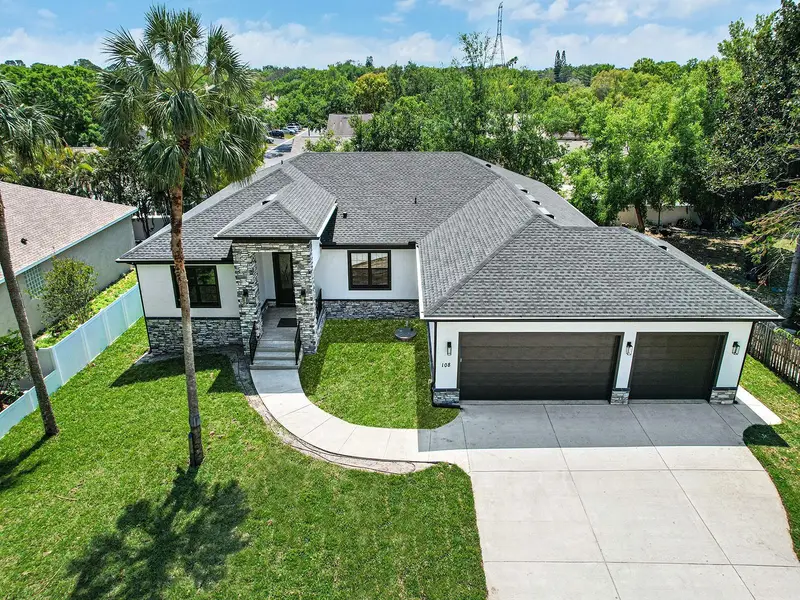 108 Irwin St E, FL