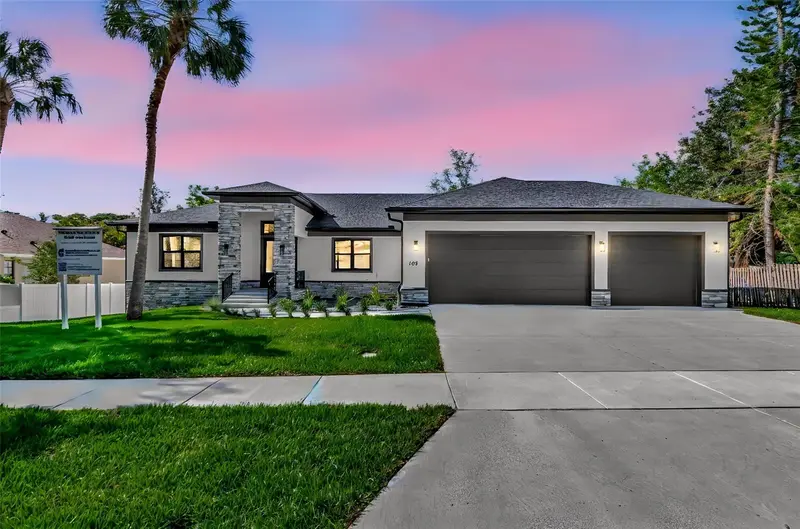 108 Irwin St E, FL