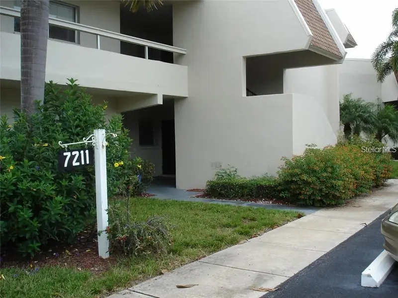 7211 W Country Club Dr N #133, FL
