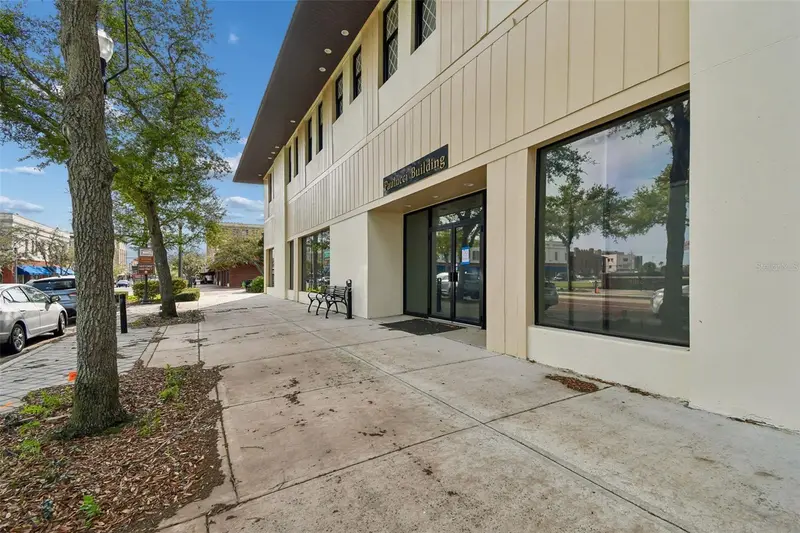 201 W 1st St, FL
