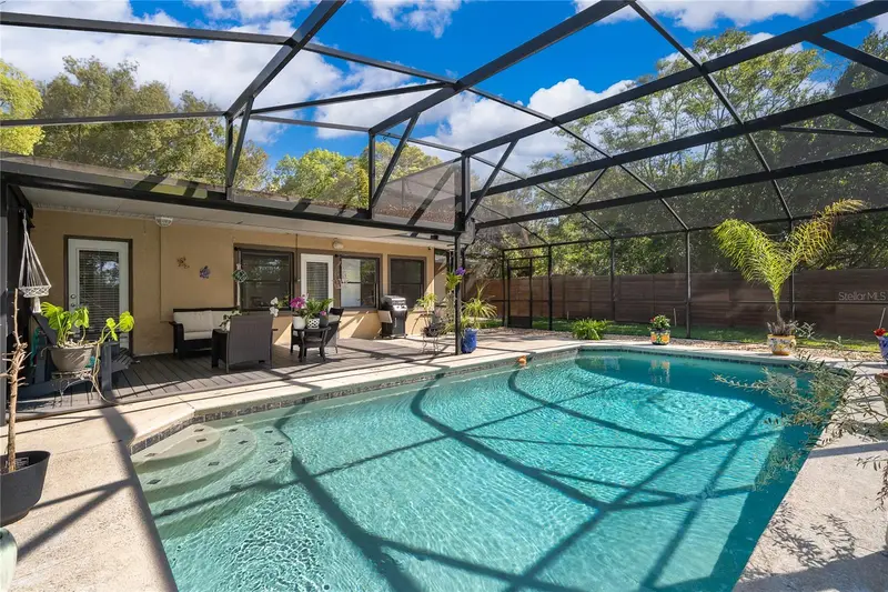 502 Oak Ln, FL