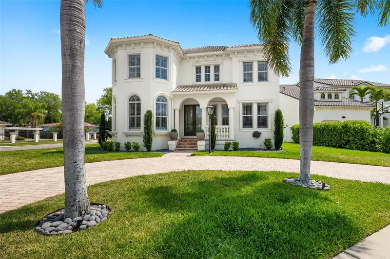11 Formosa Ave, FL