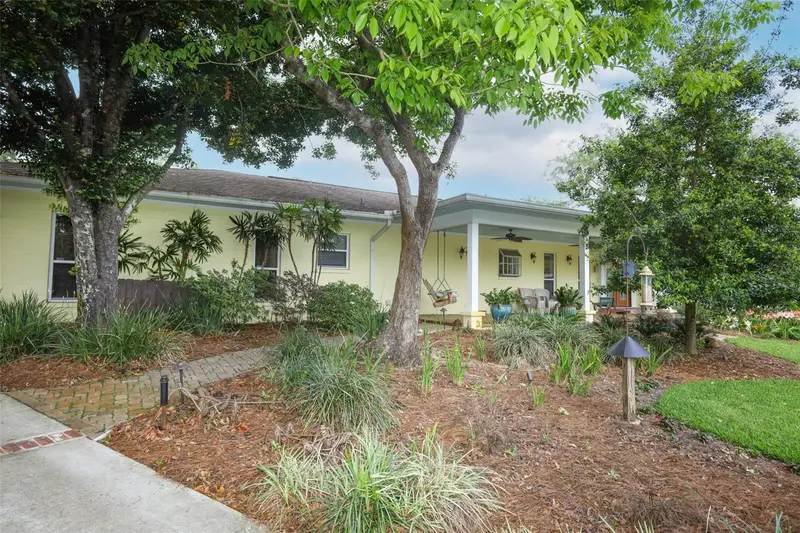 102 Pineview Cir, FL