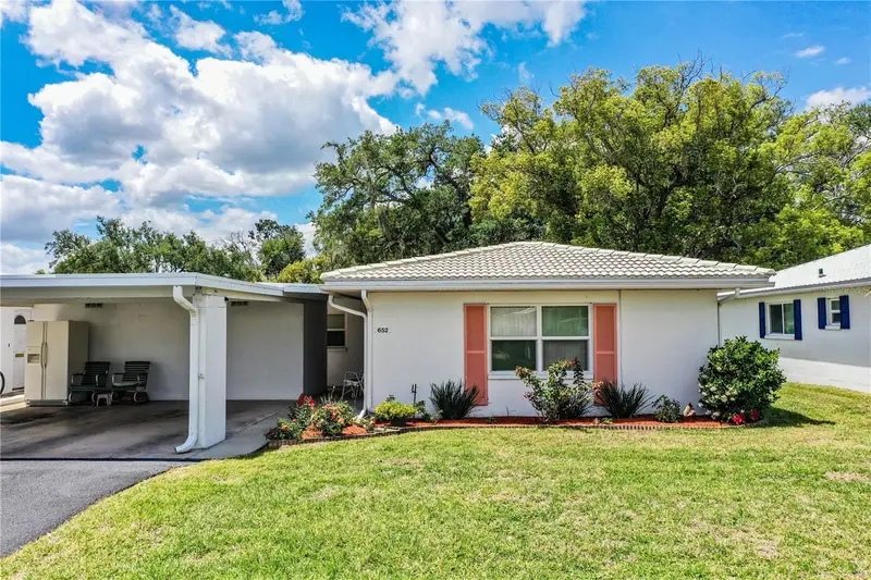 652 Cottage Ln, FL