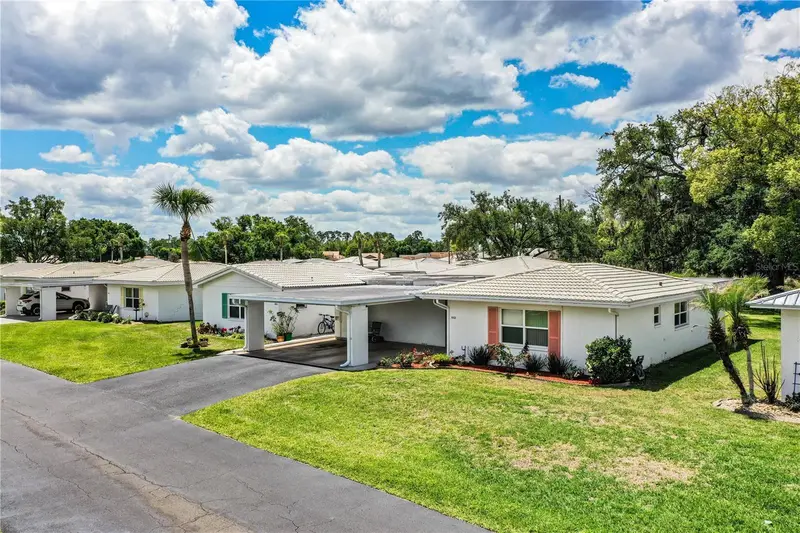 652 Cottage Ln, FL