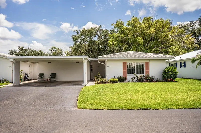 652 Cottage Ln, FL
