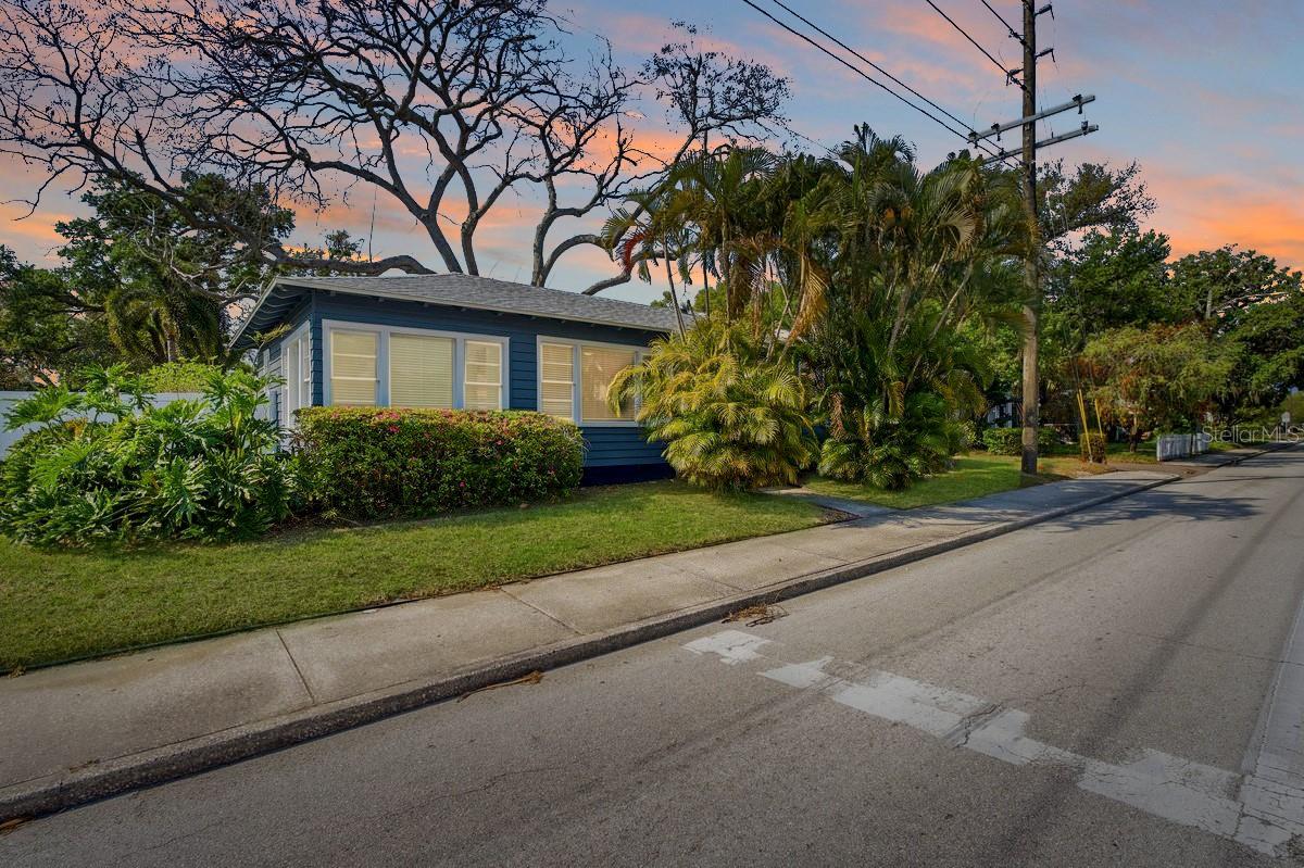 1200 22nd Ave N, FL